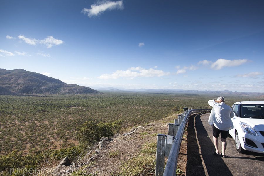 At Bob’s Lookout I chat with two cheerful american ladies from Seattle who drive a small rented car to Cooktown.