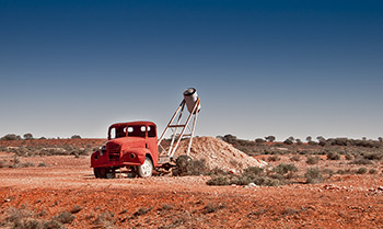 Камион за вадене на опали.