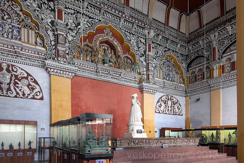 You cannot see it but the Thanjavur palace museum is covered with dust and negligence.
