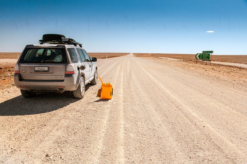26km from the South Australian border and 114km away from Birdsville I run out of fuel.