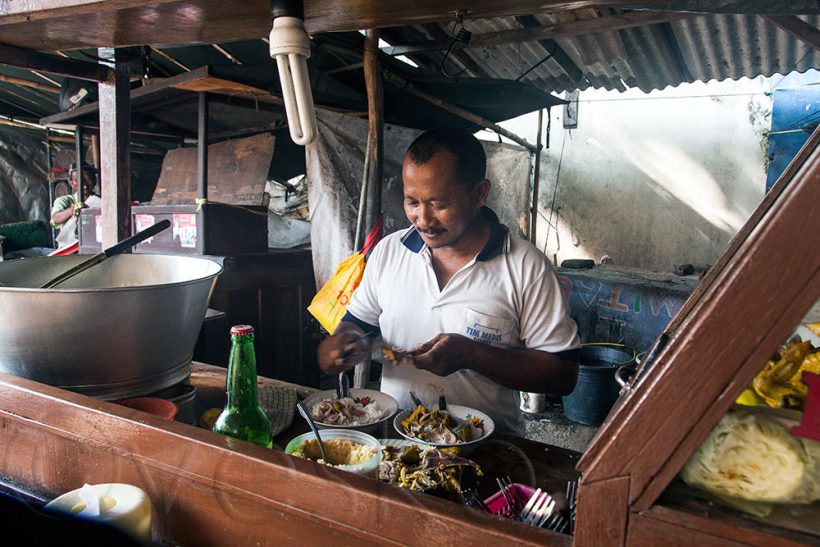A happy vendor, specialising in chicken soup (soto ayam)