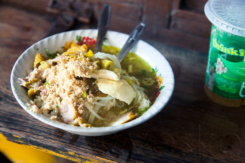 Soto ayam - индонезийска пилешка супа.
