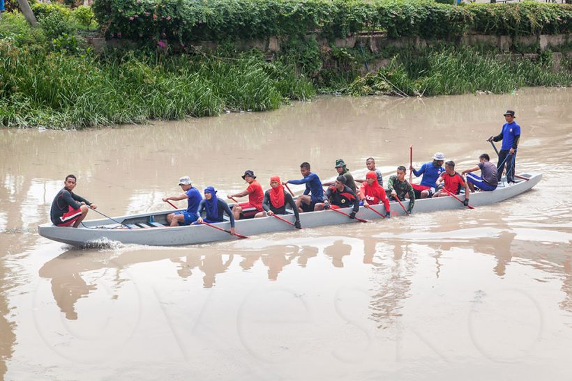 A few poor buggers are rowing under the bridge. Any physical activity for fun In this heat must be insane.