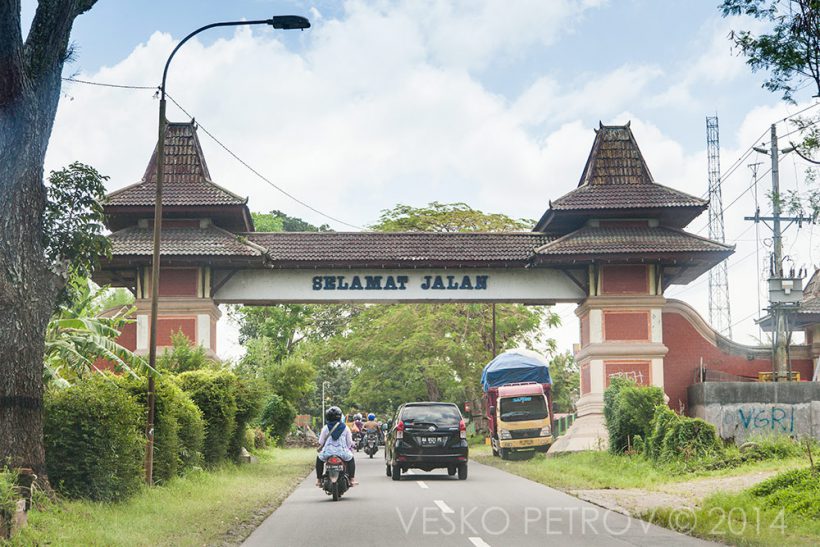 We pass many similar arks, notifying us that we enter the next region or locality.