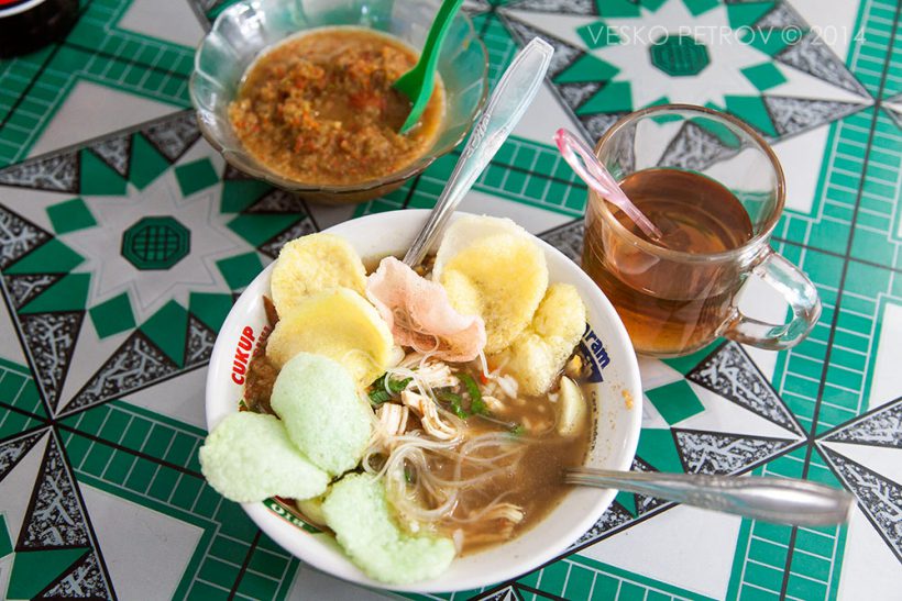 Luckily in the nearby warung I can get Soto ayam with hot sambal.