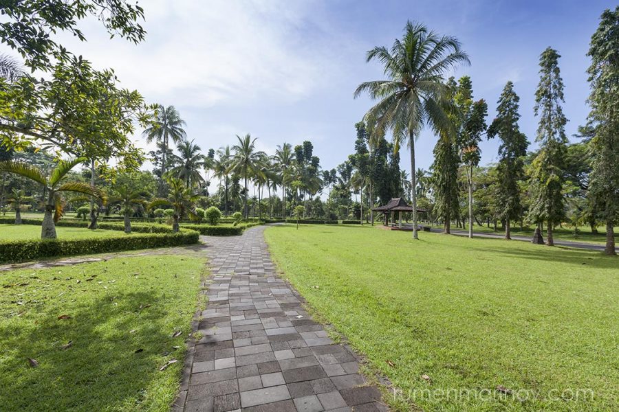 Borobudur grounds are a pleasant place for a stroll, picnic or simply to lye down and relax.