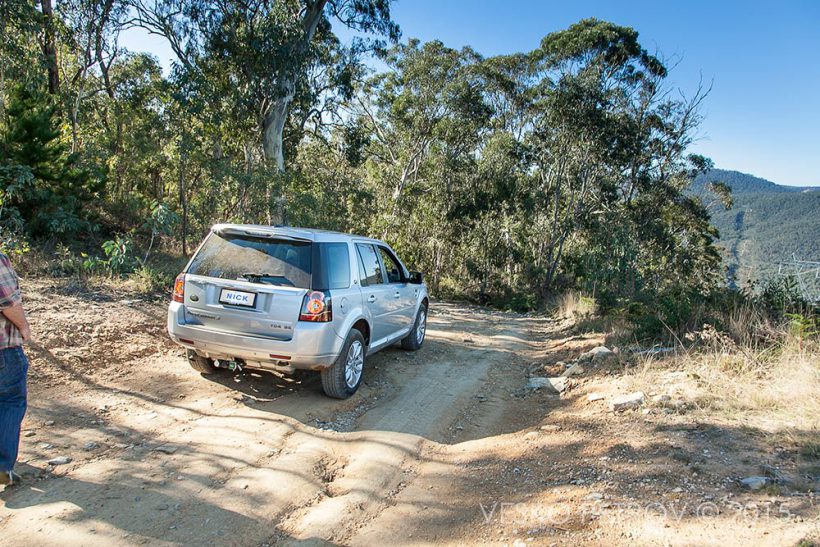 On top of the ridge we stop for a break. Everyone envies Nick for his new Freelander 2, as well as for his warm high-tech jacket.
