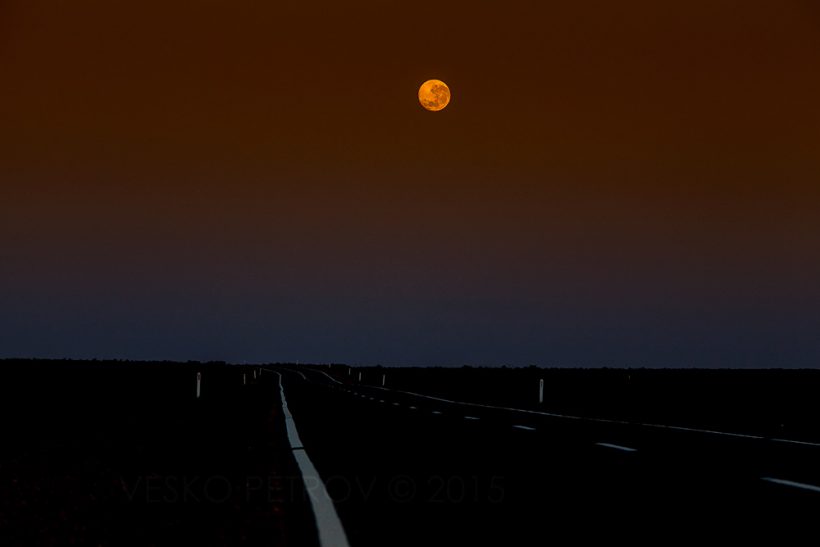 Meanwhile the moon on the other side is still strong.
