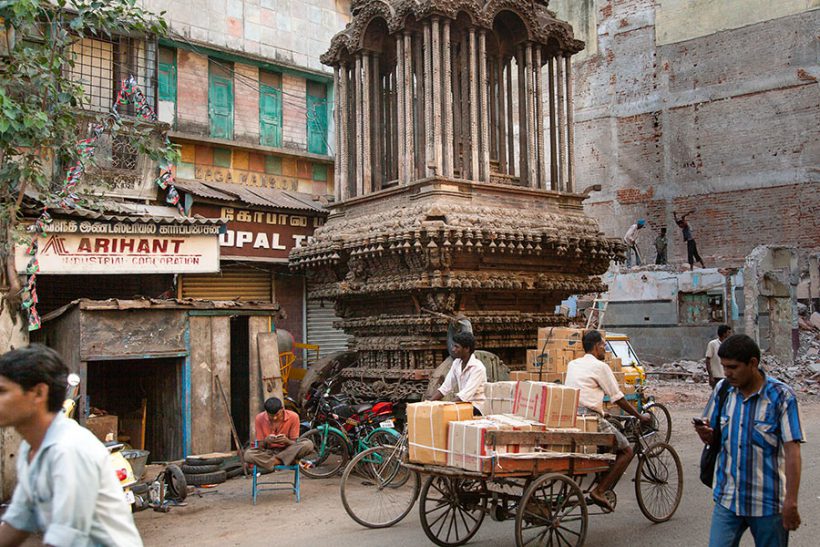 I suspect this strange cart has some ceremonial purposes. When they saw me snapping photos around, the three demolishing boys became very enthusiastic with their job.