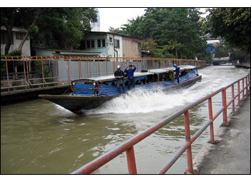 Speed-Canal-Boat